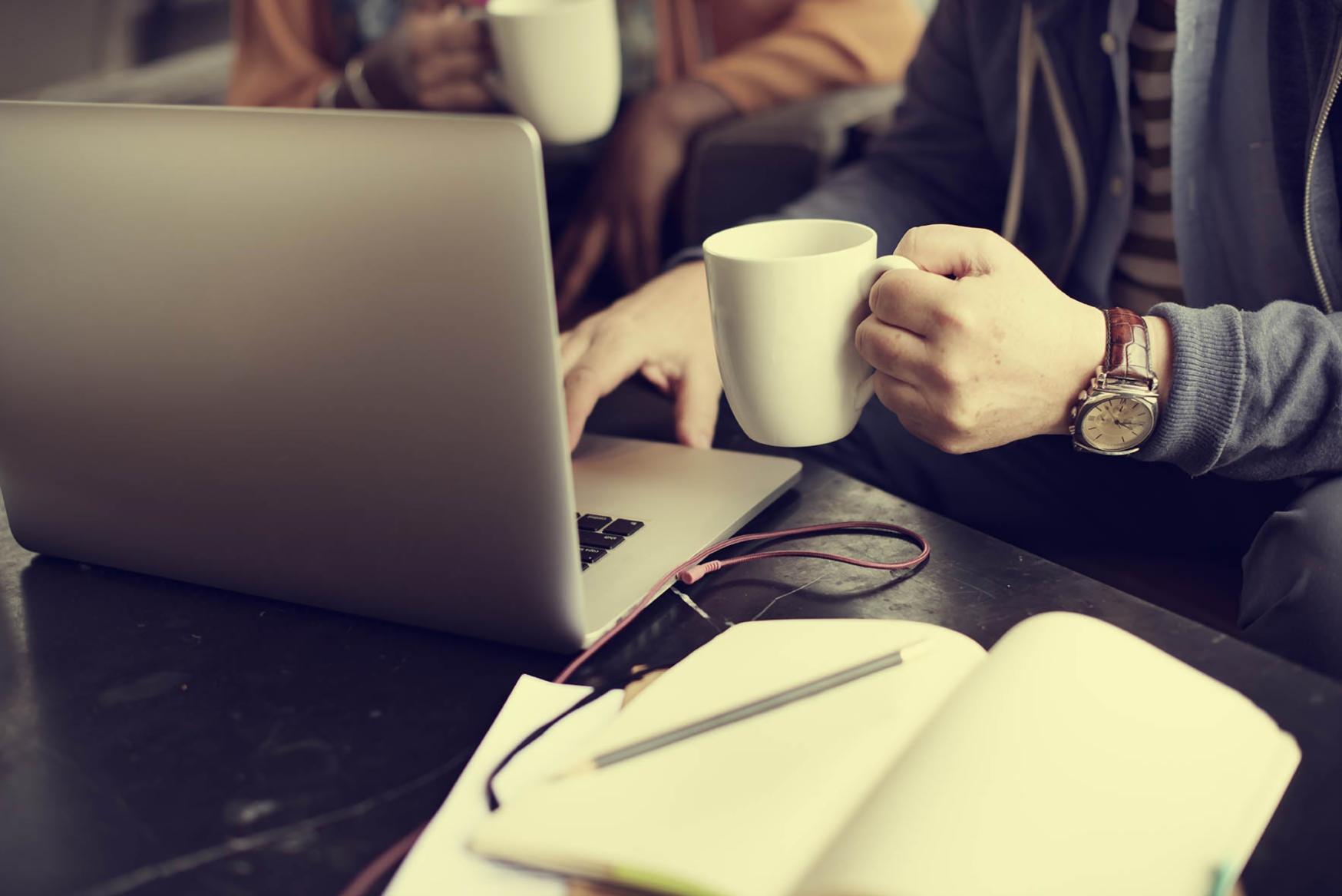 Environnement d'apprentissage en ligne collaboratif et personnalisé